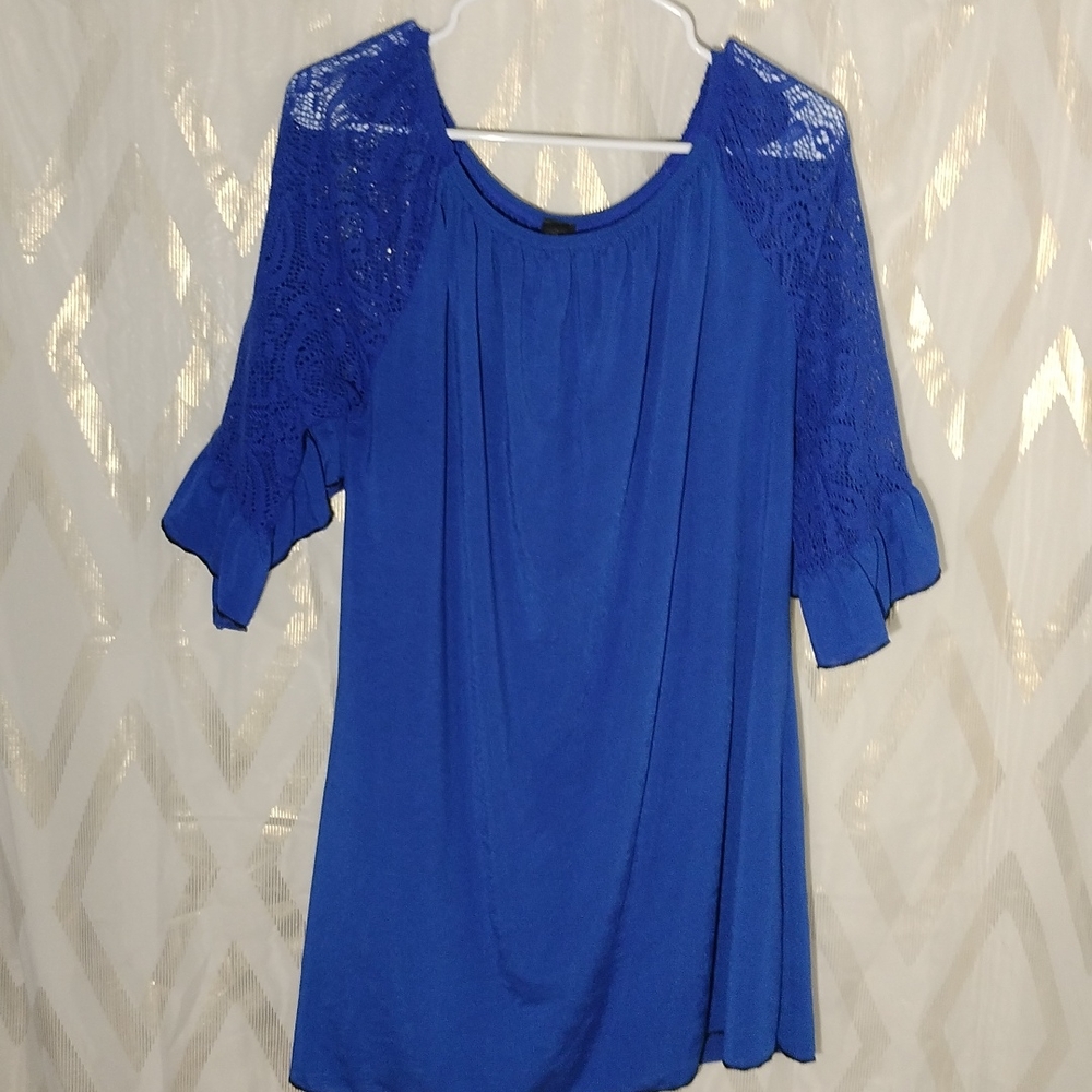 WIN WIN BLOUSE BLUE, SIZE XL,  WITH EMBROIDERED FABRIC SLEEVES.